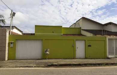 Imagem: A casa possui 2 Dormitórios, 1 Banheiro, 1 Vaga na garagem