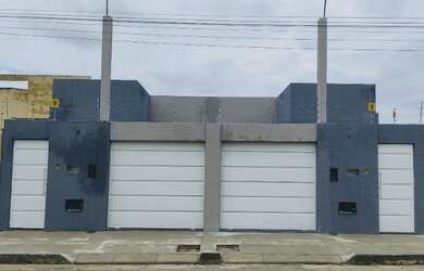 Imagem: A casa possui 3 Dormitórios, 2 Banheiros, 1 Vaga na garagem