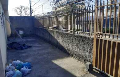 Imagem: A casa possui 2 Dormitórios, 1 Banheiro, 3 Vagas na garagem