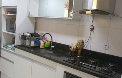 Imagem: O apartamento possui 2 Dormitórios, 1 Banheiro, 1 Vaga na garagem