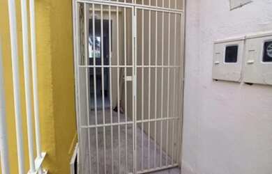 Imagem: A casa possui 2 Dormitórios e 1 Banheiro e está localizado