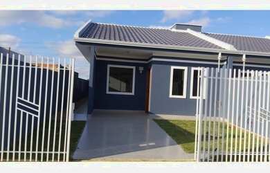 Imagem: A casa possui 2 Dormitórios, 1 Banheiro, 2 Vagas na garagem