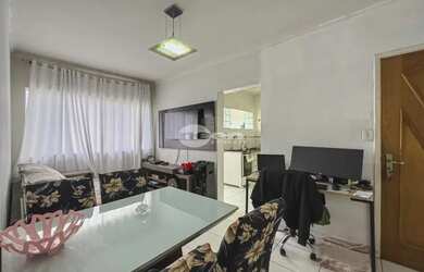 Imagem: O apartamento possui 2 Dormitórios, 1 Banheiro, 1 Vaga na garagem