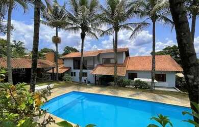 Imagem: A casa em condomínio possui 5 Dormitórios, 5 Banheiros, 5