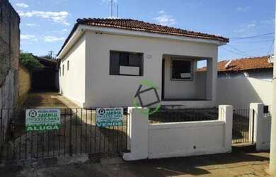 Imagem: A casa possui 2 Dormitórios, 1 Banheiro, 3 Vagas na garagem