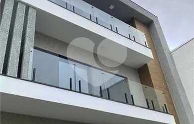 Imagem: A casa em condomínio possui 2 Dormitórios, 2 Banheiros, 2