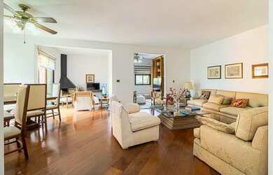 Imagem: O apartamento possui 3 Dormitórios, 3 Banheiros, 2 Vagas na