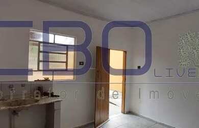 Imagem: A casa possui 2 Dormitórios, 1 Banheiro, 1 Vaga na garagem