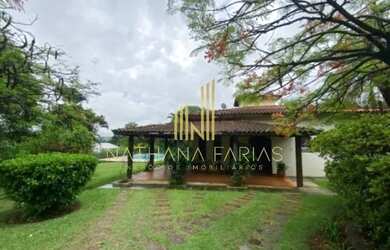 Imagem: A casa em condomínio possui 3 Dormitórios, 3 Banheiros, 390m²