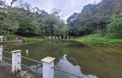 Imagem: O terreno possui 406m² de Área e está localizado em Várzea