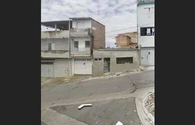 Imagem: A casa possui 2 Dormitórios, 1 Banheiro, 1 Vaga na garagem