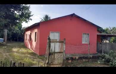 Imagem: A casa possui 4 Dormitórios, 1 Banheiro, 2 Vagas na garagem