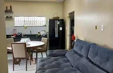 Imagem: A casa possui 3 Dormitórios, 1 Banheiro, 2 Vagas na garagem