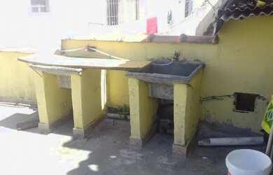 Imagem: A casa possui 1 Dormitório, 1 Banheiro, 1 Vaga na garagem e