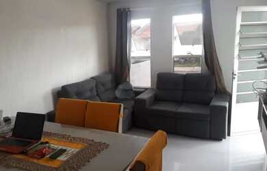 Imagem: A casa possui 1 Dormitório, 1 Banheiro, 1 Vaga na garagem