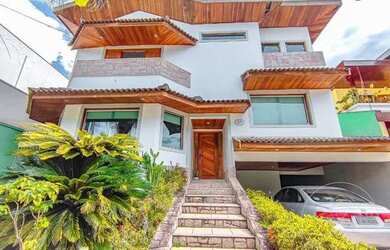 Imagem: A casa em condomínio possui 4 Dormitórios, 5 Banheiros, 4