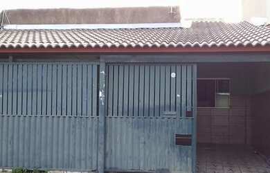 Imagem: A casa possui 3 Dormitórios, 1 Banheiro, 130m² de Área e