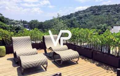 Imagem: A casa possui 4 Dormitórios, 5 Banheiros, 4 Vagas na garagem