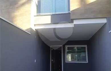 Imagem: A casa possui 2 Dormitórios, 3 Banheiros, 2 Vagas na garagem