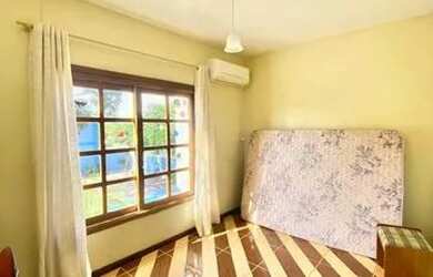 Imagem: A casa possui 5 Dormitórios, 3 Banheiros, 1 Vaga na garagem