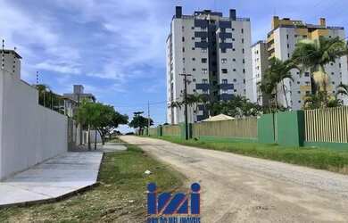 Imagem 2: Sobrado de esquina com piscina