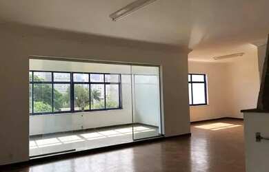 Imagem: A casa possui 5 Dormitórios, 5 Banheiros, 5 Vagas na garagem