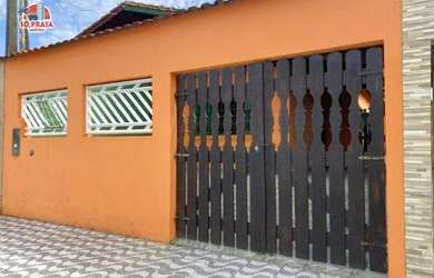 Imagem: A casa possui 2 Dormitórios, 1 Banheiro, 2 Vagas na garagem