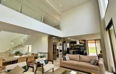 Imagem: A casa em condomínio possui 4 Dormitórios, 5 Banheiros, 4