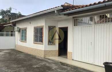 Imagem: A casa em condomínio possui 2 Dormitórios, 2 Banheiros, 2