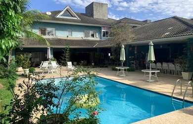 Imagem: A casa em condomínio possui 5 Dormitórios, 5 Banheiros, 4