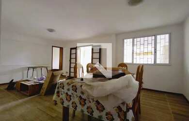 Imagem: A casa possui 2 Dormitórios, 2 Banheiros, 2 Vagas na garagem