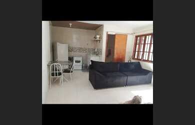 Imagem: A casa possui 1 Dormitório, 2 Banheiros, 3 Vagas na garagem