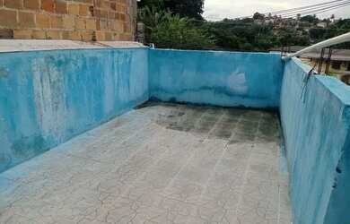 Imagem 2: Vende se uma casa. Varanda, 1 Banheiroe2 Dormitórios