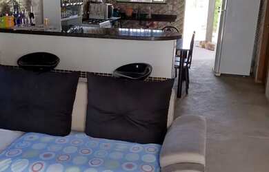 Imagem: A casa possui 2 Dormitórios, 2 Banheiros e está localizado