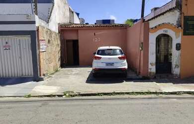 Imagem: A casa possui 5 Dormitórios, 3 Banheiros, 2 Vagas na garagem