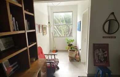 Imagem: O apartamento possui 1 Dormitório, 1 Banheiro, 1 Vaga na garagem