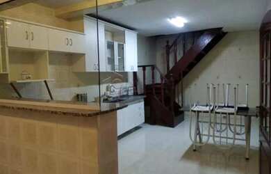 Imagem: A casa possui 4 Dormitórios, 3 Banheiros, 3 Vagas na garagem