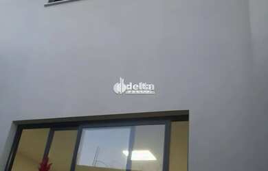 Imagem: A casa em condomínio possui 4 Dormitórios, 5 Banheiros, 5