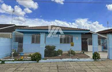 Imagem: A casa possui 2 Dormitórios, 1 Banheiro, 4 Vagas na garagem