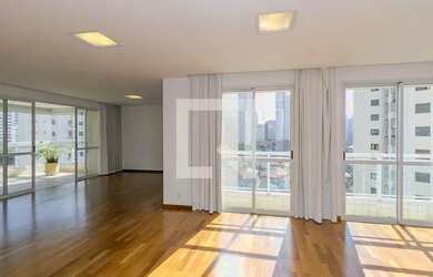 Imagem: O apartamento possui 4 Dormitórios, 5 Banheiros, 4 Vagas na