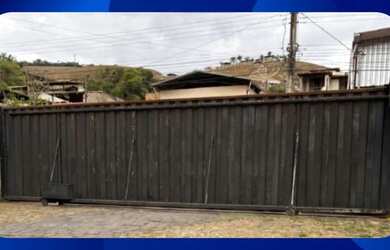 Imagem: A casa possui 1 Dormitório, 1 Banheiro, 900m² de Área e