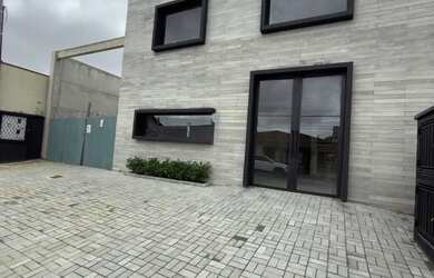 Imagem: O depósito possui 3 Vagas na garagem, 201m² de Área e está