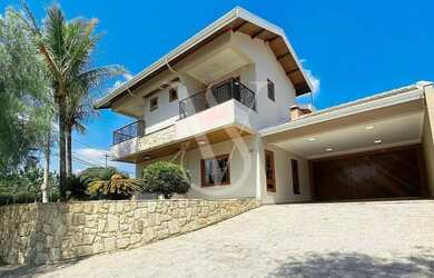 Imagem: A casa em condomínio para alugar possui 3 Dormitórios, 5 Banheiros