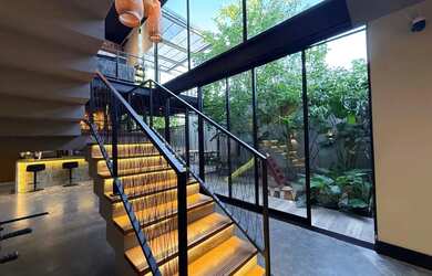 Imagem 13: Casa inteligente no estilo industrial localizada no Condomínio Green...