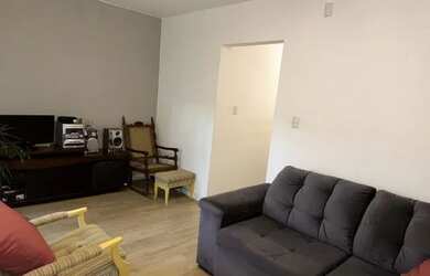 Imagem: O apartamento possui 1 Dormitório, 1 Banheiro, 1 Vaga na garagem