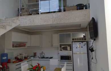 Imagem: A casa em condomínio possui 3 Dormitórios, 2 Banheiros, 2