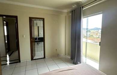 Imagem: O apartamento possui 3 Dormitórios, 1 Banheiro, 1 Vaga na garagem