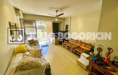 Imagem: O apartamento possui 4 Dormitórios, 3 Banheiros, 2 Vagas na