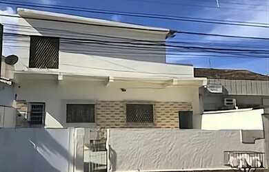 Imagem 2: Raridade casa com Terreno que se estende de uma rua a outra, Imóvel único...