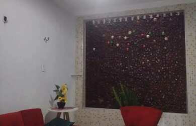 Imagem 3: Casa na Cohab. Churrasqueira, Varanda, 200m² de Áreae2 Vagas na garagem